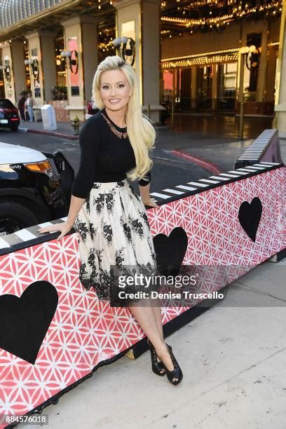 holly madison pictorial|3,977 Holly Madison Portraits Stock Photos & High。